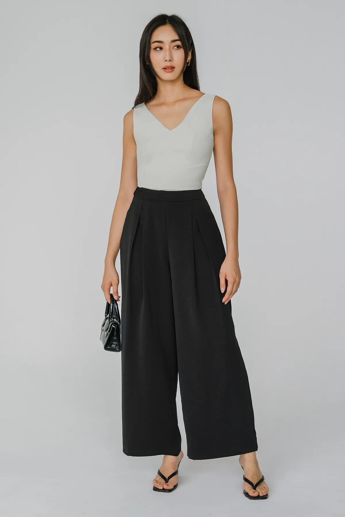 On Point V Neck Top (Off White)